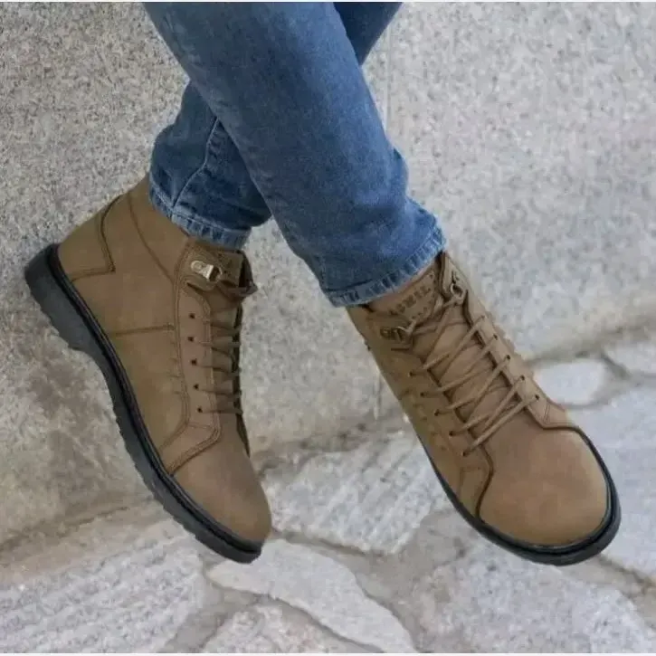 نیم بوت مردانه چرم مصنوعی رنگ کرم مدل بندی - تصویر 4