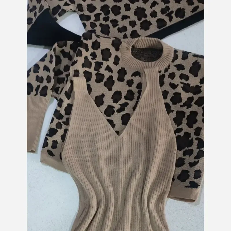 ست دوتیکه بافت زنانه بلوز آستین فینگر دار و سارفون چاکدار فری سایز - تصویر 5